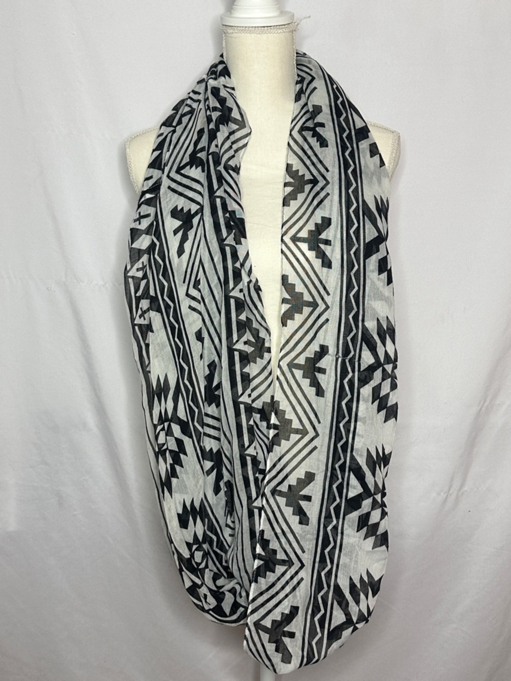 CHARLOTTE RUSSE | Y2K Black & White Aztec Infinity Scarf One Size